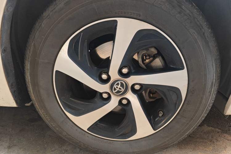 Used Toyota Levin 2017 Revised 185T CVT Elite Edition China V Standard Right Front Wheel Hub