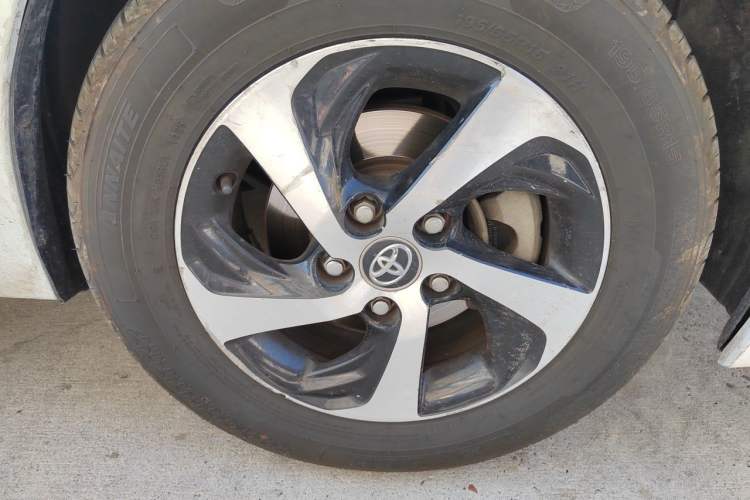 Used Toyota Levin 2017 Revised Dual-Engine 1.8H GS E-CVT Elite Sunroof Version China V Standard Right Front Wheel Hub