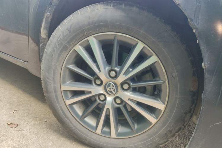 Used Toyota Levin 2017 Revised Dual-Engine 1.8H GS E-CVT Elite Sunroof Version China V Standard Right Front Wheel Hub