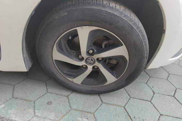 Used Toyota Levin 2017 Revised Dual-Engine 1.8H GS E-CVT Elite Sunroof Version China V Standard Right Front Wheel Hub