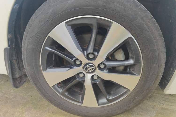 Used Toyota Levin 2017 Revised Dual-Engine 1.8H GS-L E-CVT Leading Edition China V Standard Right Front Wheel Hub