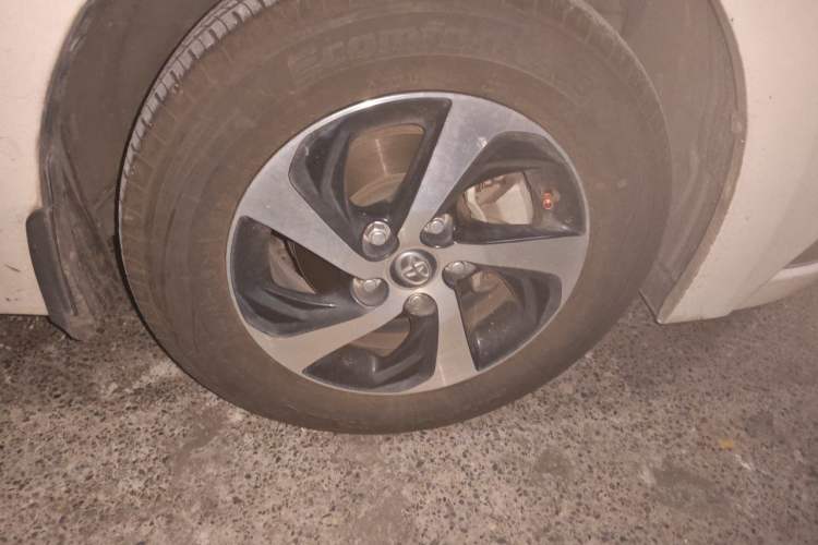 Used Toyota Levin 2017 Revised Dual-Engine 1.8H GS E-CVT Elite Sunroof Version China V Standard Right Front Wheel Hub