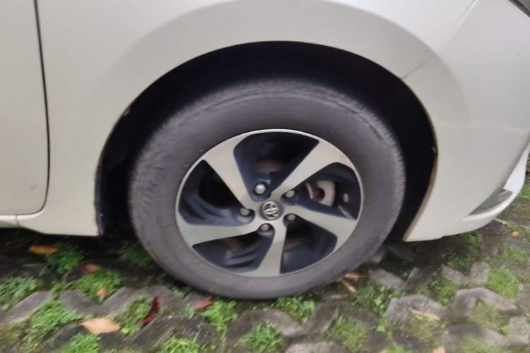 Used Toyota Levin 2017 Revised Dual-Engine 1.8H GS E-CVT Elite Sunroof Version China V Standard Right Front Wheel Hub