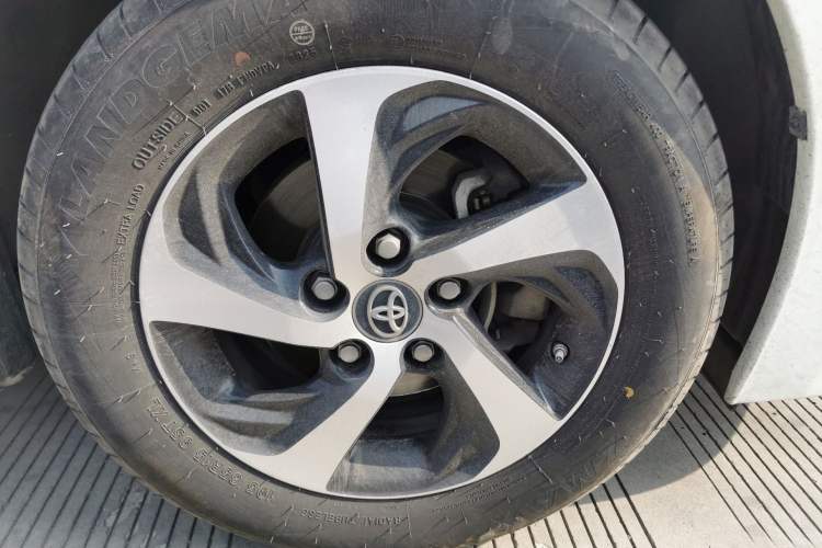 Used Toyota Levin 2017 Revised Version 185T CVT Elite Edition China VI Standard Right Front Wheel Hub