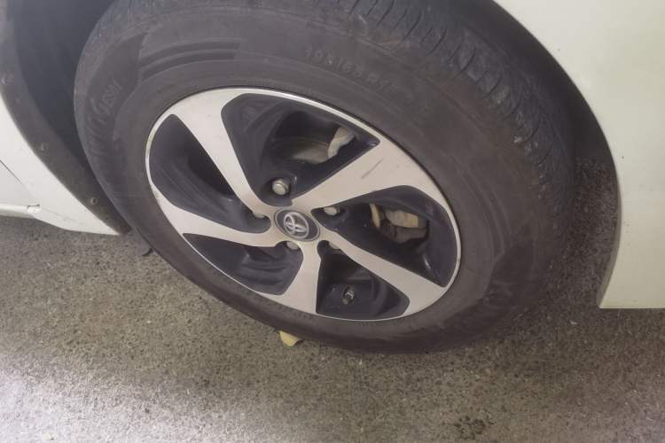 Used Toyota Levin 2017 Revised Dual-Engine 1.8H GS E-CVT Elite Sunroof Version China V Standard Right Front Wheel Hub