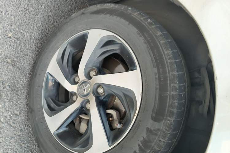 Used Toyota Levin 2017 Revised Dual-Engine 1.8H GS E-CVT Elite Sunroof Version China V Standard Right Front Wheel Hub