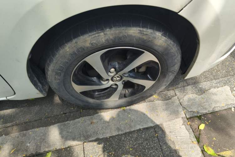 Used Toyota Levin 2017 Revised Dual-Engine 1.8H GS E-CVT Elite Sunroof Version China V Standard Right Front Wheel Hub
