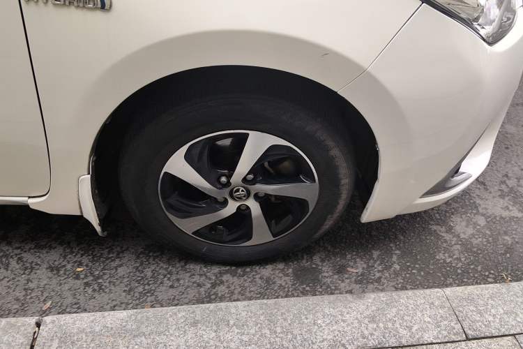 Used Toyota Levin 2017 Revised Dual-Engine 1.8H GS E-CVT Elite Sunroof Version China V Standard Right Front Wheel Hub