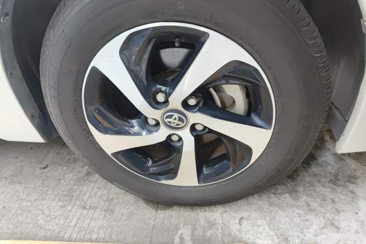 Used Toyota Levin 2017 Revised Dual-Engine 1.8H GS E-CVT Elite Sunroof Version China V Standard Right Front Wheel Hub