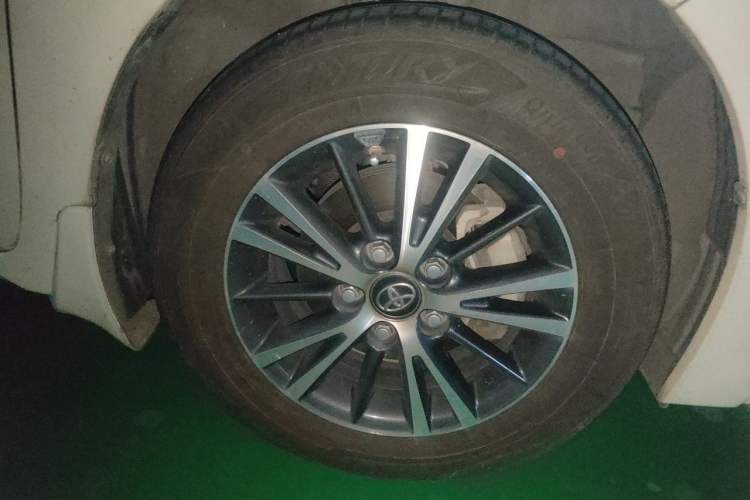 Used Toyota Levin 2017 Revised Dual-Engine 1.8H GS E-CVT Elite Sunroof Version China V Standard Right Front Wheel Hub