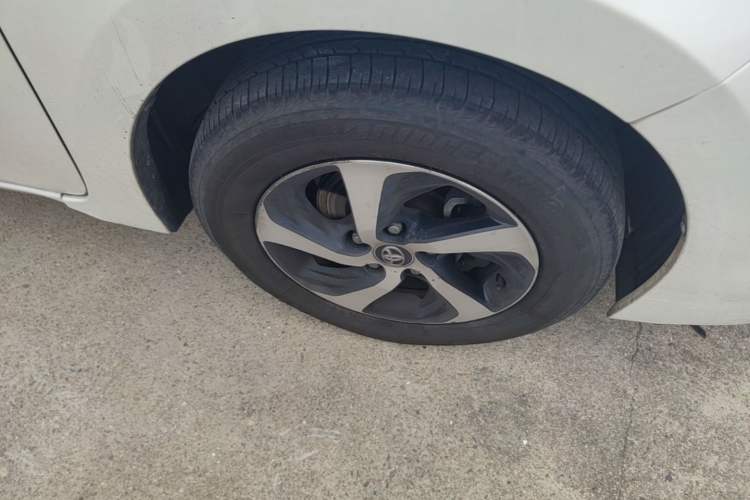 Used Toyota Levin 2017 Revised Version 185T CVT New Sharp Edition China V Standard Right Front Wheel Hub