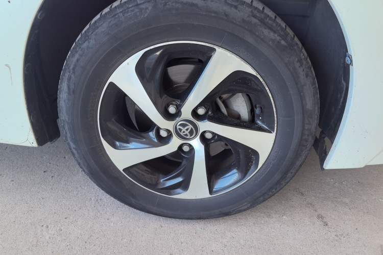 Used Toyota Levin 2017 Revised Dual-Engine 1.8H GS E-CVT Elite Sunroof Version China VI Standard Right Front Wheel Hub