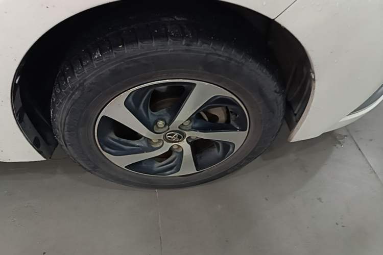 Used Toyota Levin 2017 Revised Dual-Engine 1.8H GS E-CVT Elite Sunroof Version China V Standard Right Front Wheel Hub