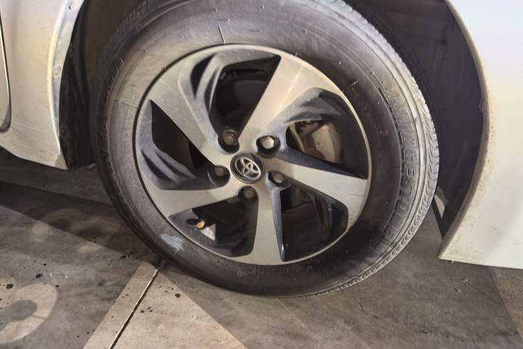 Used Toyota Levin 2017 Revised 185T CVT Elite Edition China V Standard Right Front Wheel Hub