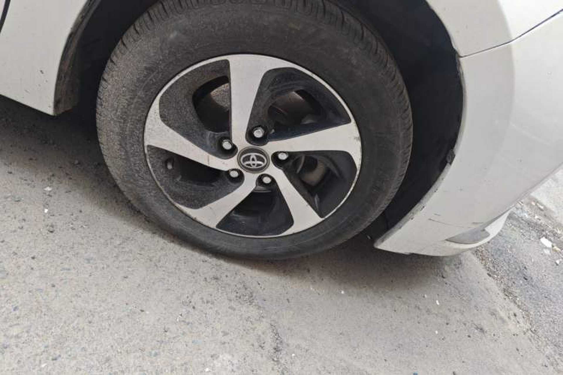 Used Toyota Levin 2017 Revised Dual-Engine 1.8H GS E-CVT Elite Sunroof Version China V Standard Right Front Wheel Hub