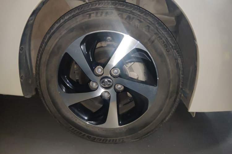 Used Toyota Levin 2017 Revised Version 185T CVT Elite Edition China VI Standard Right Front Wheel Hub