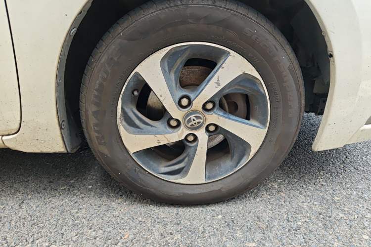 Used Toyota Levin 2017 Revised Dual-Engine 1.8H GS E-CVT Elite Sunroof Version China V Standard Right Front Wheel Hub