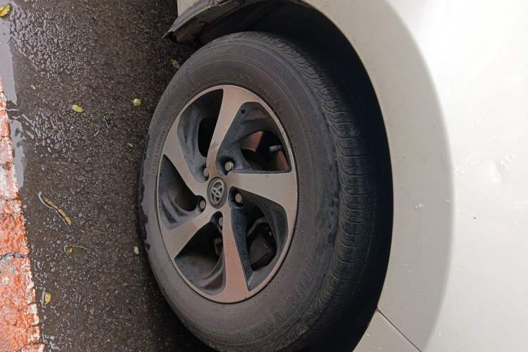 Used Toyota Levin 2017 Revised Version 185T CVT New Sharp Edition China V Standard Right Front Wheel Hub
