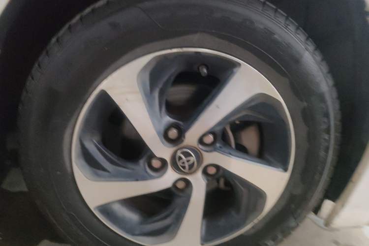 Used Toyota Levin 2017 Revised Dual-Engine 1.8H GS E-CVT Elite Sunroof Version China V Standard Right Front Wheel Hub