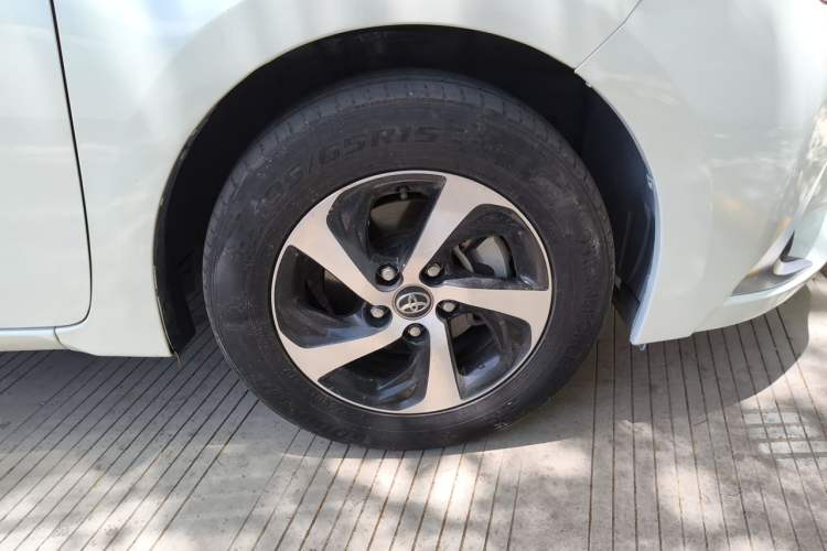 Used Toyota Levin 2017 Revised Dual-Engine 1.8H GS E-CVT Elite Sunroof Version China V Standard Right Front Wheel Hub