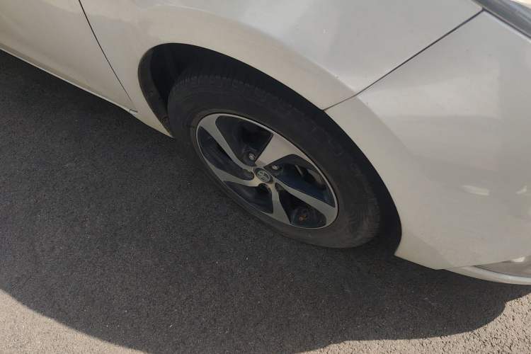 Used Toyota Levin 2017 Revised Dual-Engine 1.8H GS E-CVT Elite Sunroof Version China V Standard Right Front Wheel Hub