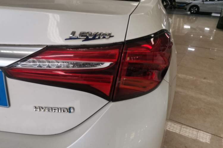 Used Toyota Levin 2017 Revised Dual-Engine 1.8H GS E-CVT Elite Sunroof Version China V Standard Right Rear Taillight