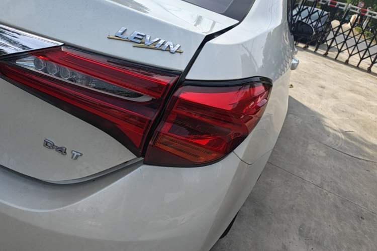 Used Toyota Levin 2017 Revised 185T CVT Elite Edition China V Standard Right Rear Taillight