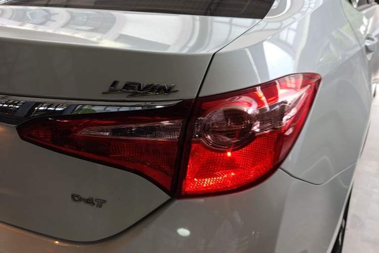 Used Toyota Levin 2017 Revised Version 185T CVT New Sharp Edition China V Standard Right Rear Taillight
