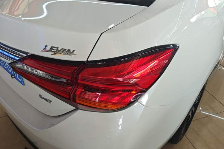 Used Toyota Levin 2017 Revised Version 185T CVT Elite Edition China VI Standard Right Rear Taillight