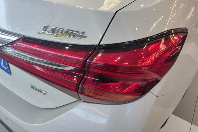 Used Toyota Levin 2017 Revised Version 185T CVT Elite Edition China VI Standard Right Rear Taillight