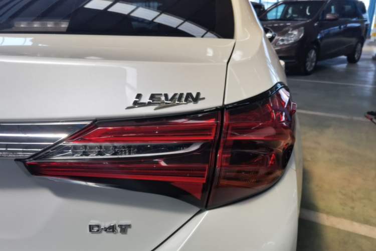 Used Toyota Levin 2017 Revised Version 185T CVT Elite Edition China VI Standard Right Rear Taillight