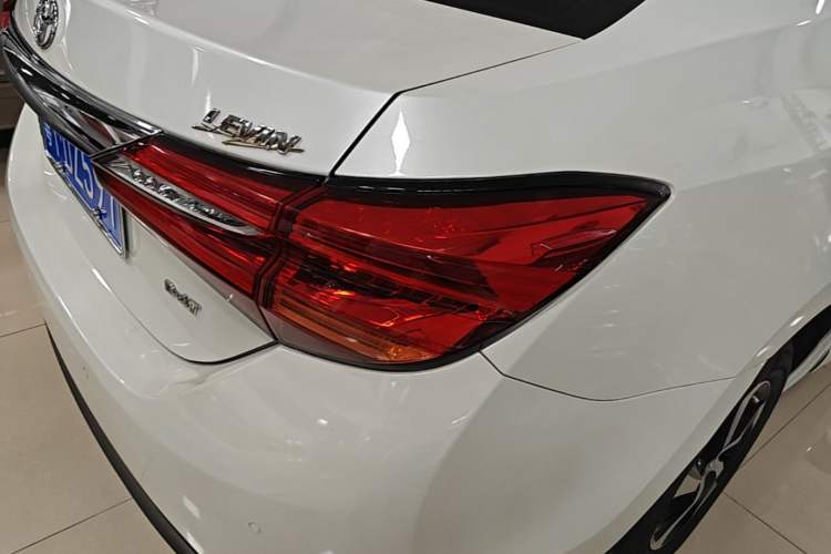 Used Toyota Levin 2017 Revised Version 185T CVT Elite Edition China VI Standard Right Rear Taillight