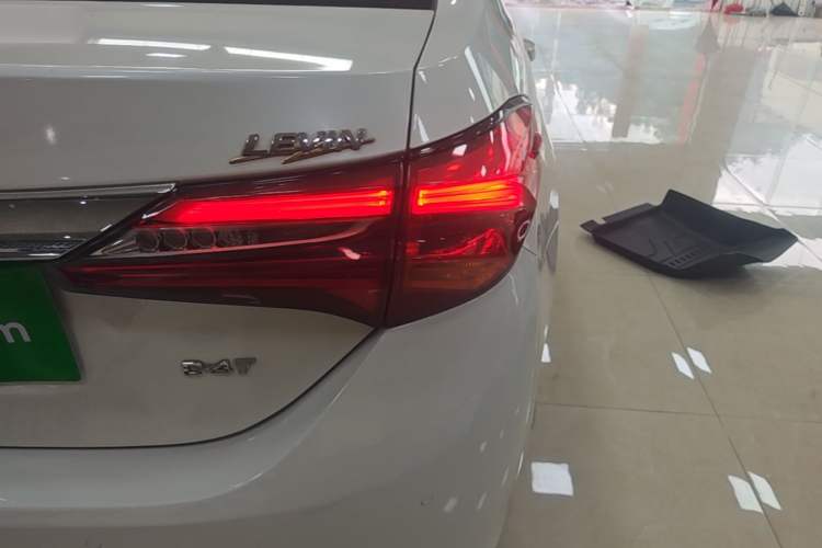 Used Toyota Levin 2017 Revised Version 185T CVT Elite Edition China VI Standard Right Rear Taillight