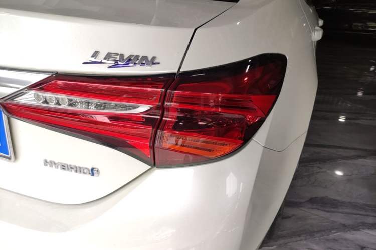 Used Toyota Levin 2017 Revised Dual-Engine 1.8H GS E-CVT Elite Sunroof Version China V Standard Right Rear Taillight