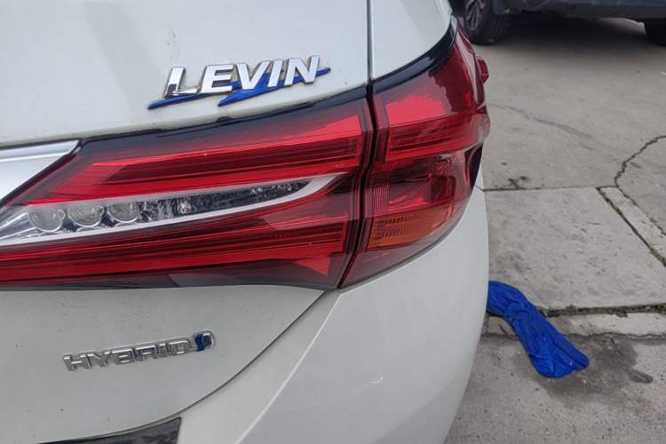 Used Toyota Levin 2017 Revised Dual-Engine 1.8H GS E-CVT Elite Sunroof Version China V Standard Right Rear Taillight
