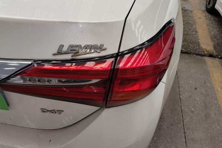 Used Toyota Levin 2017 Revised Version 185T CVT Elite Edition China VI Standard Right Rear Taillight
