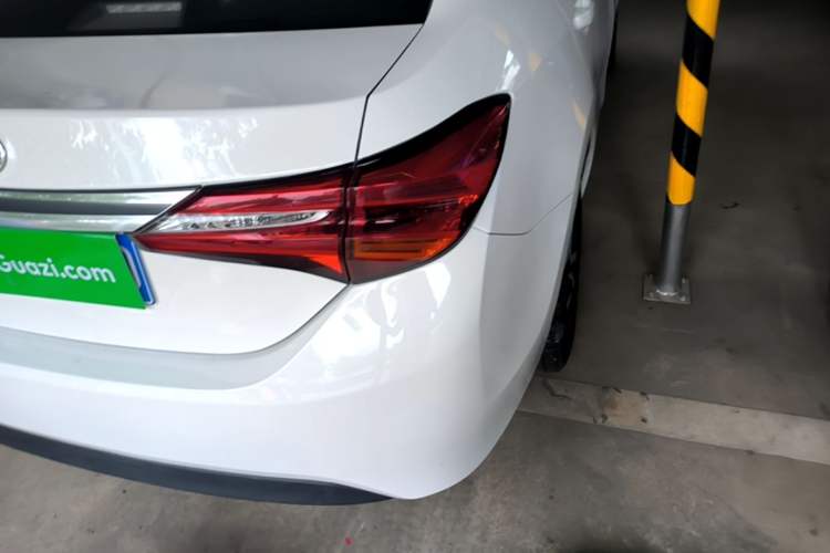 Used Toyota Levin 2017 Revised Dual-Engine 1.8H GS E-CVT Elite Sunroof Version China V Standard Right Rear Taillight