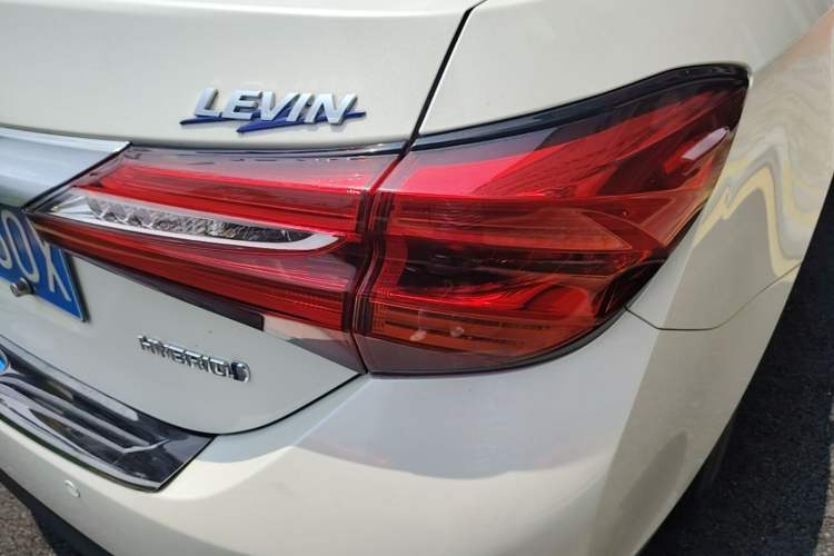 Used Toyota Levin 2017 Revised Dual-Engine 1.8H GS E-CVT Elite Sunroof Version China V Standard Right Rear Taillight