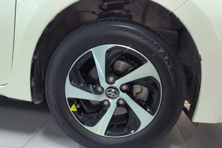Used Toyota Levin 2017 Revised Dual-Engine 1.8H GS E-CVT Elite Sunroof Version China V Standard Right Rear Wheel Hub