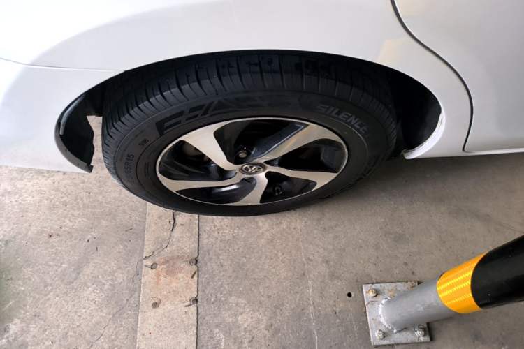 Used Toyota Levin 2017 Revised Dual-Engine 1.8H GS E-CVT Elite Sunroof Version China V Standard Right Rear Wheel Hub
