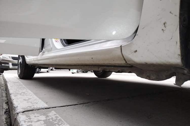 Used Toyota Levin 2017 Revised 185T CVT Elite Edition China V Standard Right Side Sill