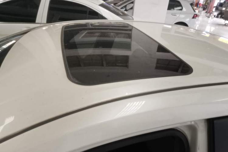 Used Toyota Levin 2017 Revised Dual-Engine 1.8H GS E-CVT Elite Sunroof Version China V Standard Roof