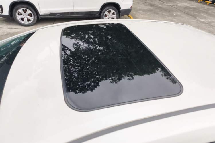 Used Toyota Levin 2017 Revised Dual-Engine 1.8H GS E-CVT Elite Sunroof Version China V Standard Roof