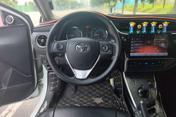 Used Toyota Levin 2017 Revised Dual-Engine 1.8H GS E-CVT Elite Sunroof Version China V Standard Steering Wheel