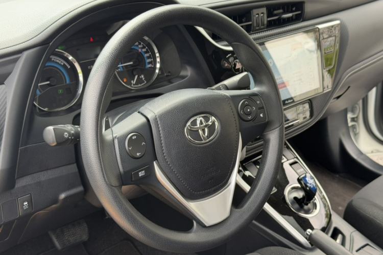 Used Toyota Levin 2017 Revised Dual-Engine 1.8H GS E-CVT Elite Sunroof Version China V Standard Steering Wheel