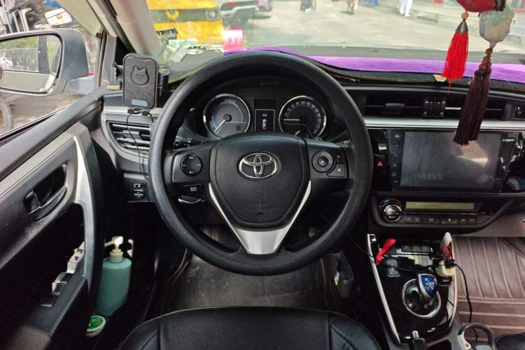 Used Toyota Levin 2017 Revised Dual-Engine 1.8H GS E-CVT Elite Sunroof Version China V Standard Steering Wheel