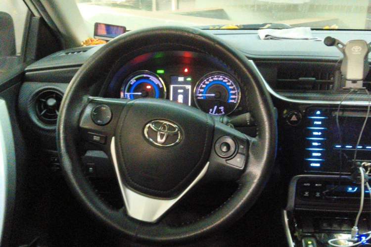 Used Toyota Levin 2017 Revised Dual-Engine 1.8H GS E-CVT Elite Sunroof Version China V Standard Steering Wheel