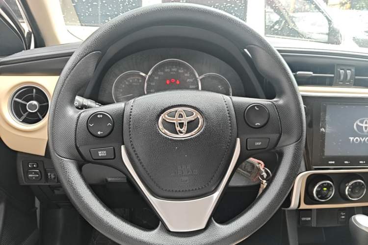 Used Toyota Levin 2017 Revised 185T CVT Elite Edition China V Standard Steering Wheel