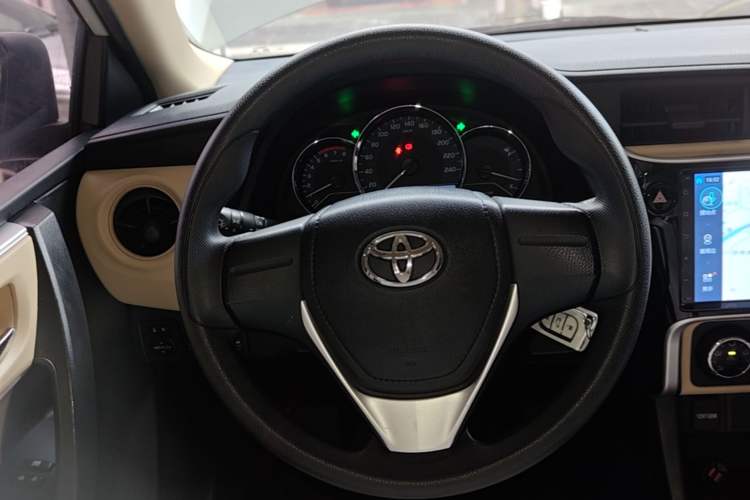 Used Toyota Levin 2017 Revised Version 185T CVT New Sharp Edition China V Standard Steering Wheel