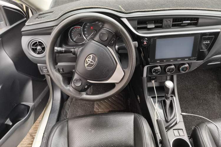 Used Toyota Levin 2017 Revised 185T CVT Elite Edition China V Standard Steering Wheel